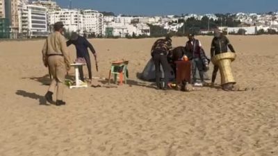 تعقيد التراخيص التجارية للشباب يفاقم أزمة العربات المجرورة بشواطئ طنجة