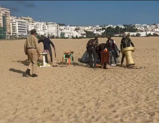 تعقيد التراخيص التجارية للشباب يفاقم أزمة العربات المجرورة بشواطئ طنجة