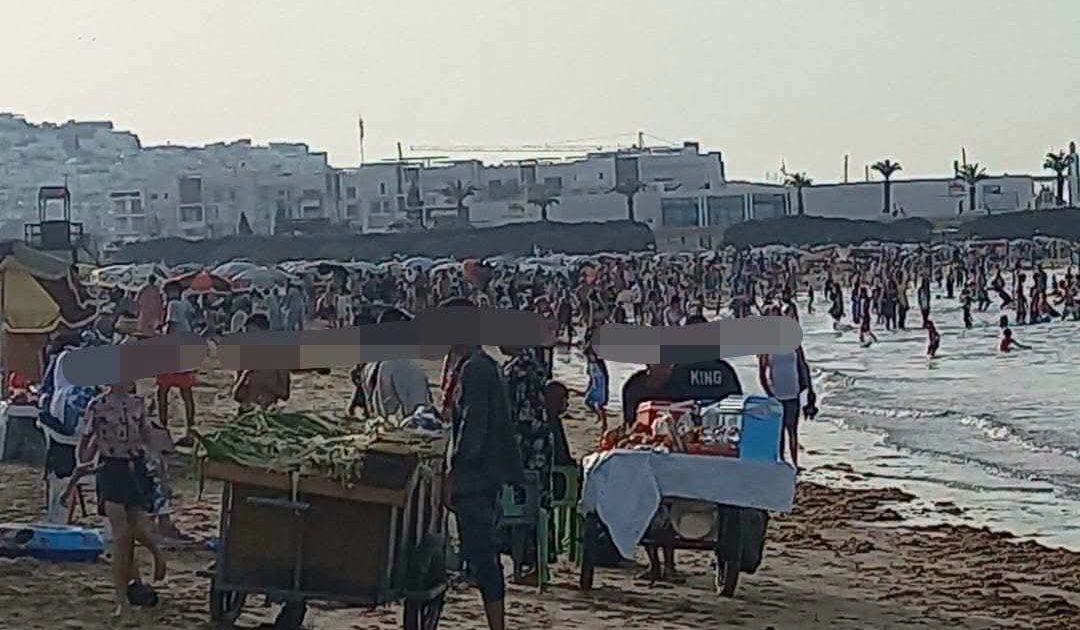 في ذروة الموسم الصيفي.. الفوضى تغتال جمالية شاطئ طنجة وتستنفر الغيورين على المدينة