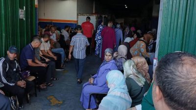عمال "نماطيكس" بطنجة يخوضون اعتصاما لـ323 يوما ويطالبون بإنصاف 450 أسرة